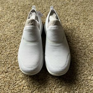 NIB Skechers GoWalk Air Slip-on Women’s Size 8.5 White
